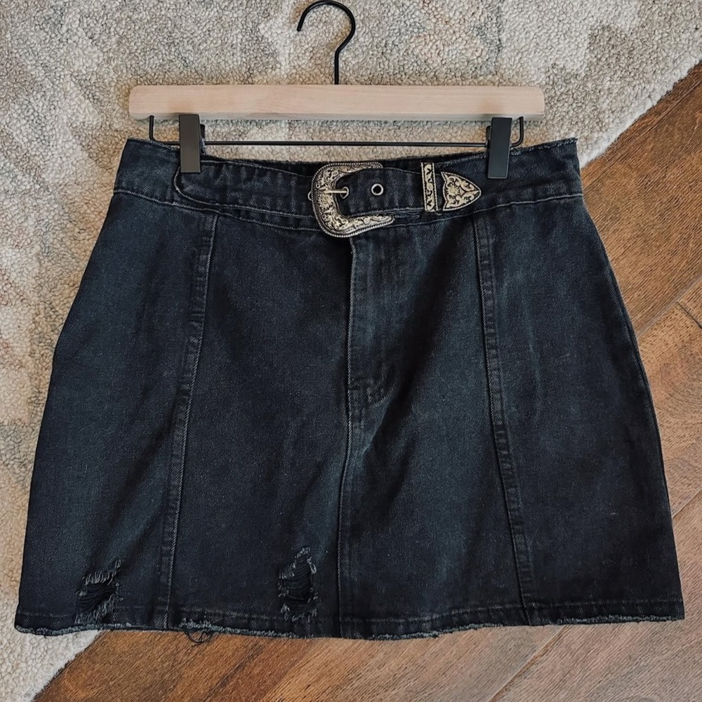 Stylish Black Denim Skirt with Belt